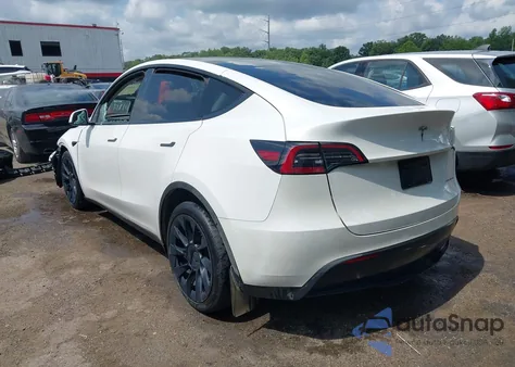 2023 Tesla Model Y z USA, uszkodzony, nr VIN 7SAYGAEE6PF709703